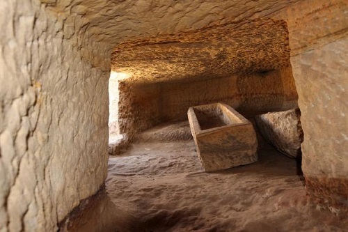 Tolv nya gravar upptäckta i Gebel el Silsila i Egypten