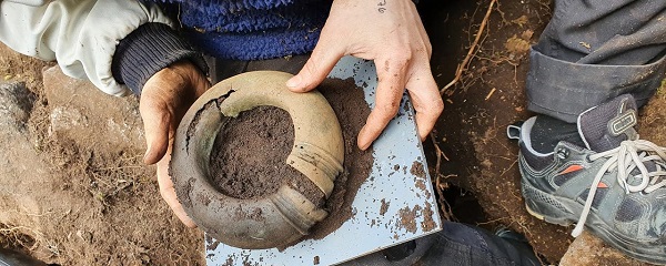 Unikt bronsaldersfynd strax söder om Alingsås
